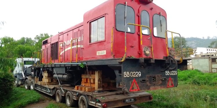 CHEMIN DE FER – La locomotive de Madarail pour dépanner la ligne Fianarantsoa – Côte Est arrive à Fianarantsoa