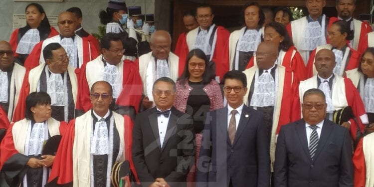 AUTORITE MONETAIRE – Aivo Andrianarivelo prend officiellement son poste de Gouverneur de la Banque centrale après avoir prêté serment devant la Cour Suprême