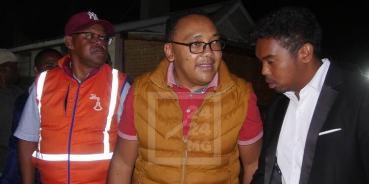 ENERGIE – 10 000 lampes Cobra à installer cette année dans les ruelles des six plus grandes villes de Madagascar dans le cadre du programme » Fenoy jiro ny elakelatrano » lancé à Andohan’i Mandroseza jeudi