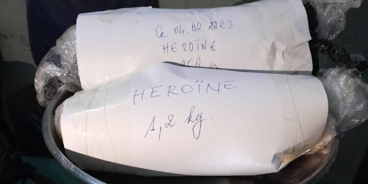 TRAFIC ILLICITE – Un passager intercepté avec plus de 5kg de drogue dure à l’aéroport de Nosy Be.