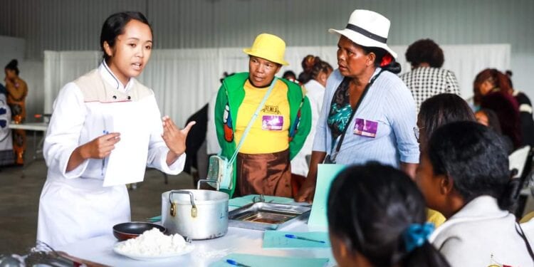 AUTONOMISATION DES FEMMES – Formation courte et accélérée en cuisine, pâtisserie et gestion simplifiée pour 460 femmes issues de 23 régions de Madagascar à Iavoloha