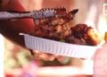 STREET FOOD – Akoho Ambanidia, ou quand un cuisinier professionnel va à la conquête des rues d’Iarivo
