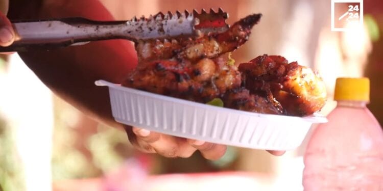 STREET FOOD – Akoho Ambanidia, ou quand un cuisinier professionnel va à la conquête des rues d’Iarivo