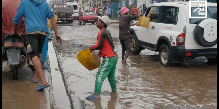 CIRCULATION – La procédure d’appel d’offre restreint autorisée par le Conseil des ministres pour les travaux de réhabilitation des routes d’Antananarivo qui seront pris en charge par l’Etat