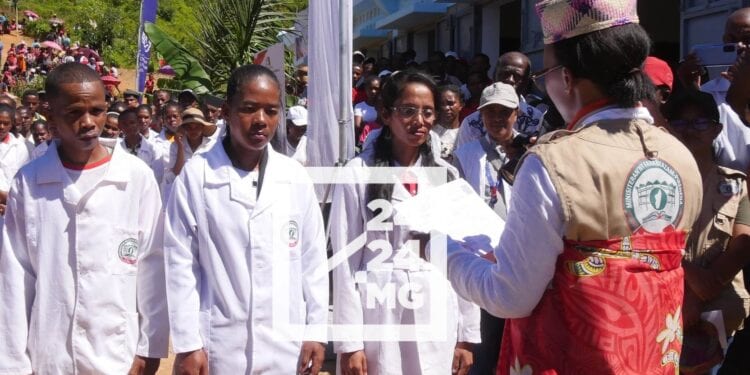 ENSEIGNEMENT – Marie Michelle Sahondrarimalala réitère que tous les enseignants FRAM deviendront des fonctionnaires en 2028