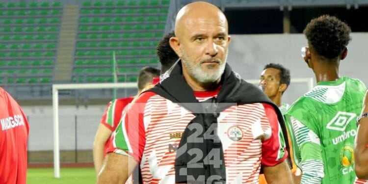 FOOTBALL – La Fédération officialise le départ de Nicolas Dupuis à la tête des Barea
