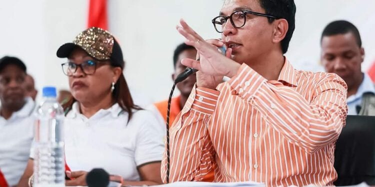 JUSTICE – Andry Rajoelina dit pardonner ceux qui sont soupçonnés d&rsquo;avoir battu le conducteur de tuk tuk à Samabva