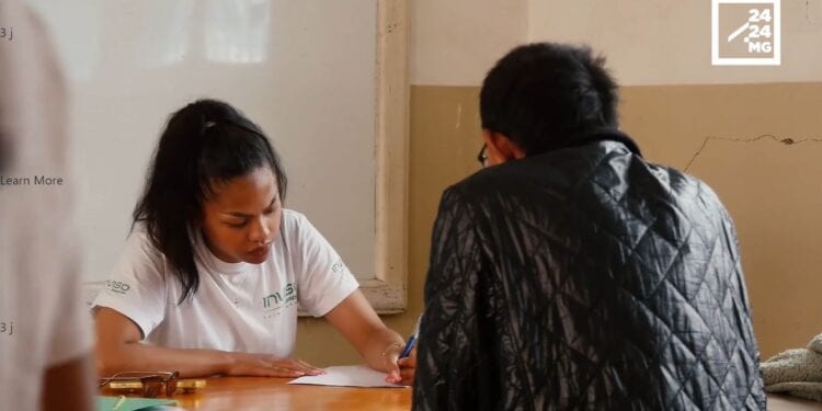 EMPLOI – Jeunes et entreprises se croisent au « speed recruiting »
