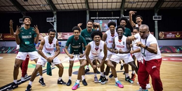 BASKETBALL – Les Ankoay dédient au peuple malgache leur victoire face aux Rouges libanais au Mondial U19 de Debrecen