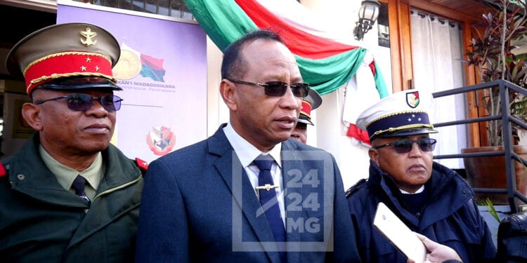 FORCES ARMEES – « Nous avons un président de la République, Malgache, nous le soutenons jusqu’au bout », clame le général Josoa Rakotoarijaona