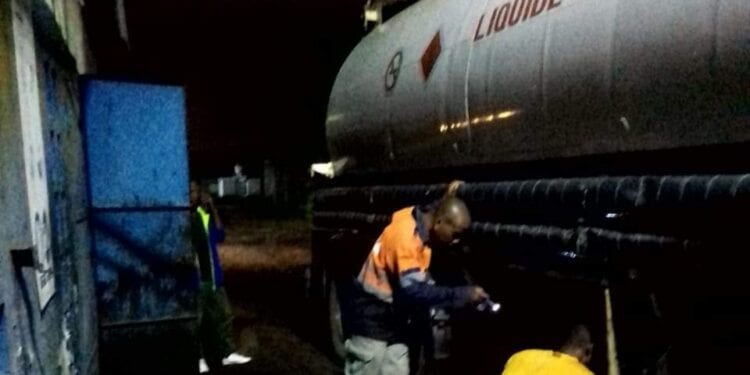 ÉNERGIE – Des citernes transportant des carburants pour les centrales thermiques de la Jirama quittent Toamasina