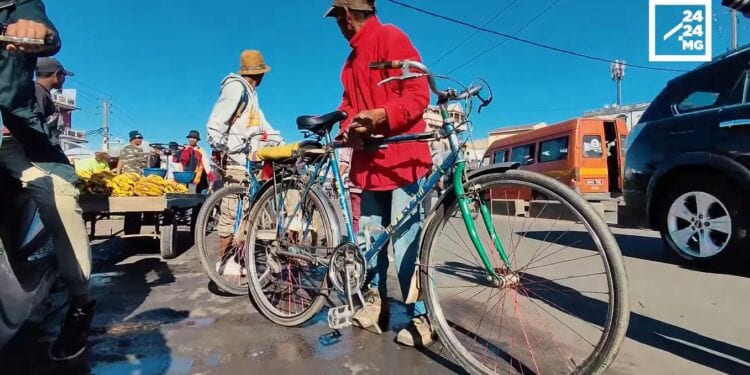MOBILITE – A la rencontre de René Rakotomalala, taxi-cycliste à Anosizato