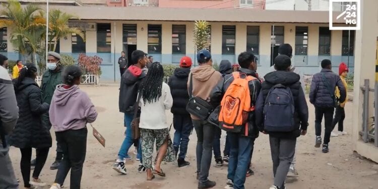 EXAMEN – Une première journée calme pour les candidats aux épreuves du BEPC