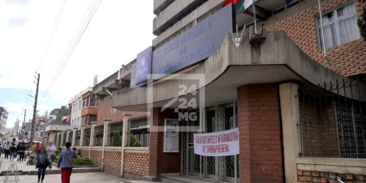 Le bureau de la Cnaps à Ampefiloha continue de recevoir des dossiers malgré la fermeture de la porte principale