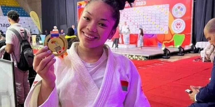 Laura Rasoanaivo remporte la première médaille d’or malgache aux championnats d’Afrique juniors de judo