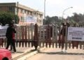 ENSEIGNEMENT SUPÉRIEUR – Le Seces Antananarivo lâche le mot grève sur ses banderoles