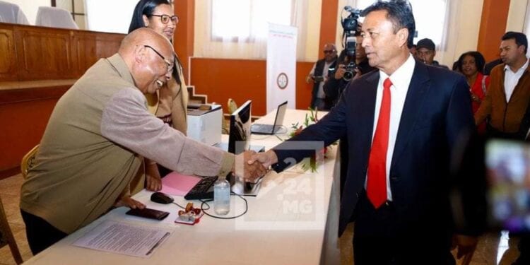 Élection présidentielle : Ravalomanana dépose sa candidature auprès de la Haute cour constitutionnelle