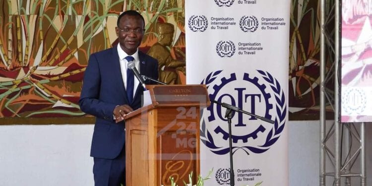 Coffi Agossou décoré chevalier de l’ordre national