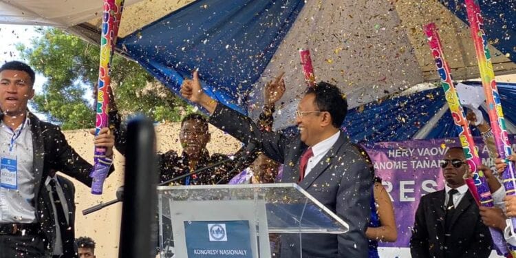ELECTION – Hery Rajaonarimampiaina officialise sa candidature à la présidentielle