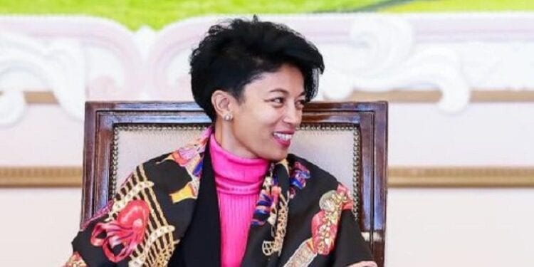 MINES – Romy Andrianarisoa, soupçonnée de corruption par les autorités anglaises, relevée de ses fonctions