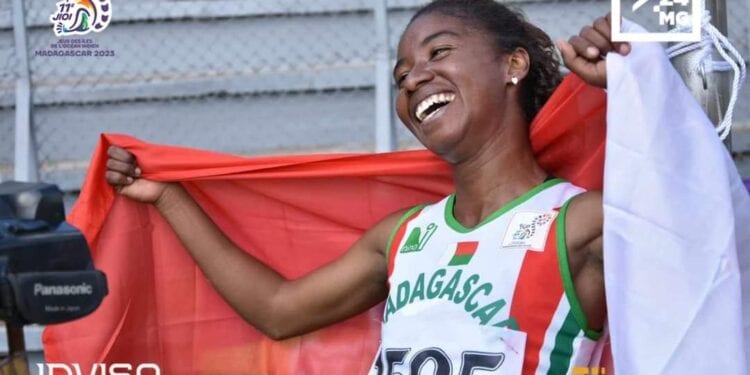 ATHLETISME – Florentine Razanamandroso se pare de l’or et bat le record de Madagascar du saut en longueur