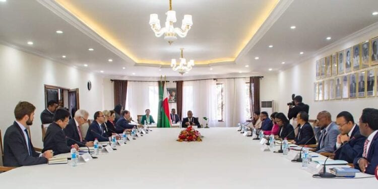 RENCONTRE – Le Gouvernement reçoit des ambassadeurs 