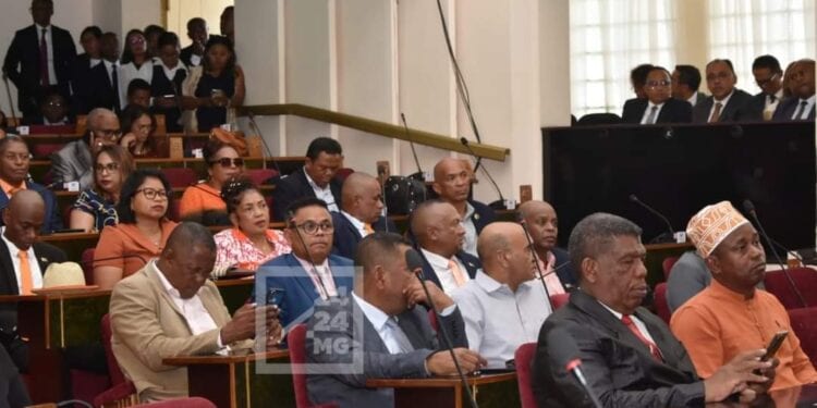Les députés pro-Rajoelina « condamnent » le discours qui « cultive la déstabilisation » de Christine Razanamahasoa