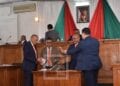 PARLEMENT – Quinze sénateurs adoptent la résolution de destitution de Herimanana Razafimahefa de son poste de président du Sénat