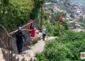 CATASTROPHE – Le BNGRC et ses partenaires installent des drapeaux rouges à Manjakamiadana et ses environs pour prévenir le risque d’éboulement en période de pluie