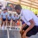 BASKETBALL – Le coach Andry « Danz be » Rakotoarisoa en formation en mini basket en Tanzanie