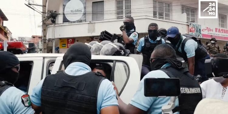 RASSEMBLEMENT – Face-à-face entre manifestants et forces de l&rsquo;ordre dans les rues de la capitale