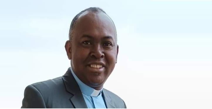 EGLISE CATHOLIQUE – Le Père Luc Olivier Razafitsimialona nommé evêque de Tolagnaro