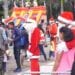 PORTRAIT – Razafindratandra ou le comédien Père Noël qui partage de la joie aux enfants tout en travaillant