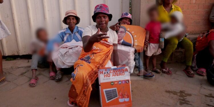 Une économie jusqu’à 30 000 ariary par mois pour les ménages vulnérables dotés de kits solaires « Hazavana ho anao »