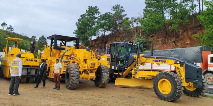 Des engins de travaux publics remis au gouvernement malgache par le Japon