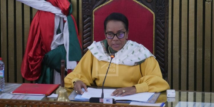 POLITIQUE – Christine Razanamahasoa dénonce une « procédure illégale » à son encontre
