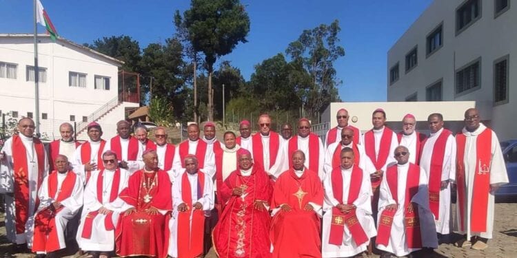 Les évêques malgaches dénoncent la loi sur la castration des violeurs d’enfants et la politique de planification familiale
