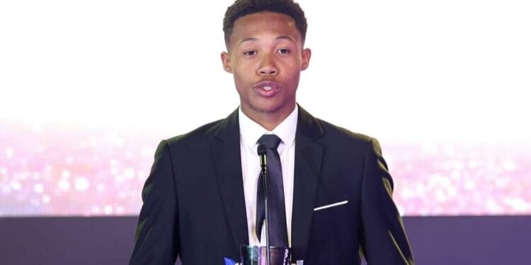 FOOTBALL – Tsiaro Randriambololomanana sacré arbitre le plus prometteur aux Cosafa Awards
