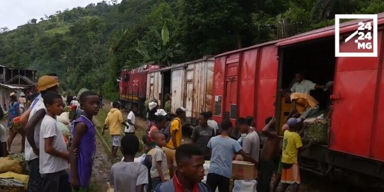 PERIPLE – Un “voyage moramora” en train entre Moramanga et la Côte Est