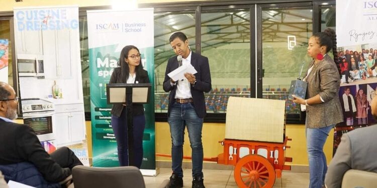 ENSEIGNEMENT SUPÉRIEUR – Quatre anciens Iscamiens récompensés par Alumni of the year