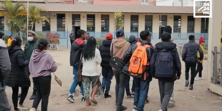 EXAMEN OFFICIEL – Le nombre des candidats au BEPC en baisse