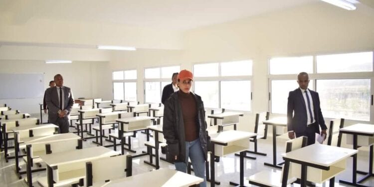 ENSEIGNEMENT SUPÉRIEUR- Les étudiants de l&rsquo;Université de l&rsquo;Itasy en stage sur la construction des infrastructures de leur établissement