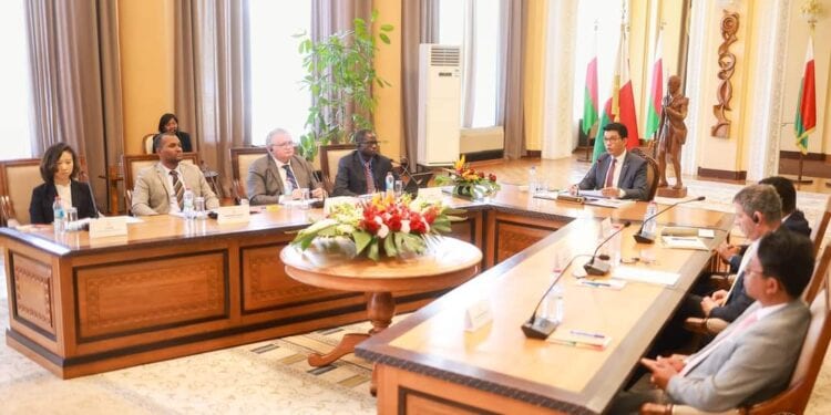APPROVISIONNEMENT – La présidence annonce quatre camions de livraison d’eau supplémentaires de la part de la Banque mondiale