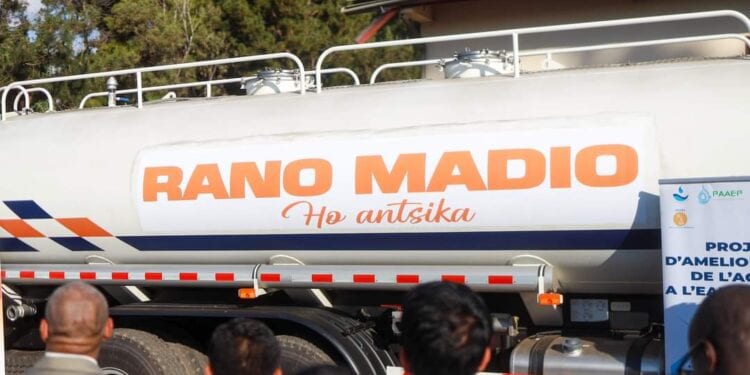 APPROVISIONNEMENT EN EAU – Les quatre camions-citerne octroyés par la Banque mondiale officiellement réceptionnés à Mandroseza