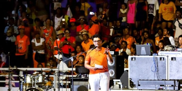 INFRASTRUCTURES – Le gymnase de Toamasina inauguré en grandes pompes par le président de la République