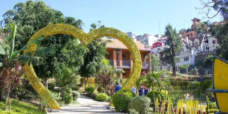 FESTIVITÉS – Les illuminations de Noël délocalisées au jardin d’Ambohijatovo