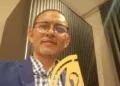 RÉCOMPENSE – Fah Andriamanarivo remporte le badge d’or de PAJI 2024 de la catégorie télévision