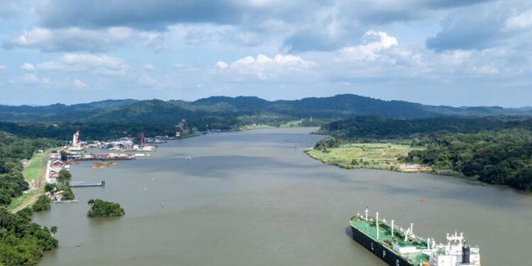 Des tarifs préférentiels pour les navires américains « mèneraient au chaos », selon l’administrateur du canal de Panama