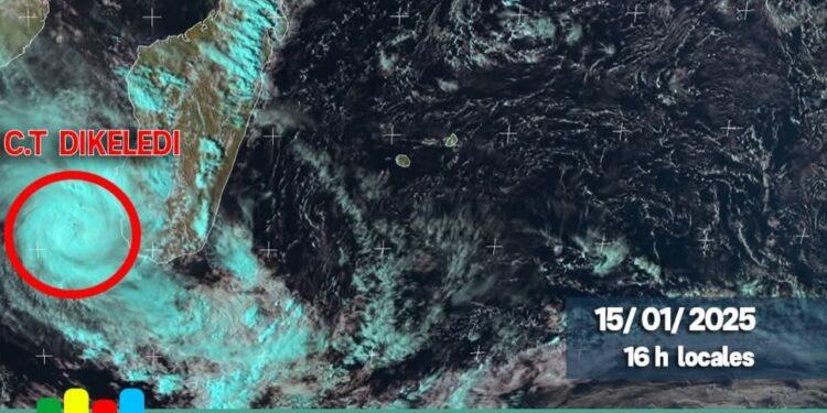 METEO – Le cyclone Dikeledi en transit à 180km au large des côtes Sud-Ouest de Madagascar