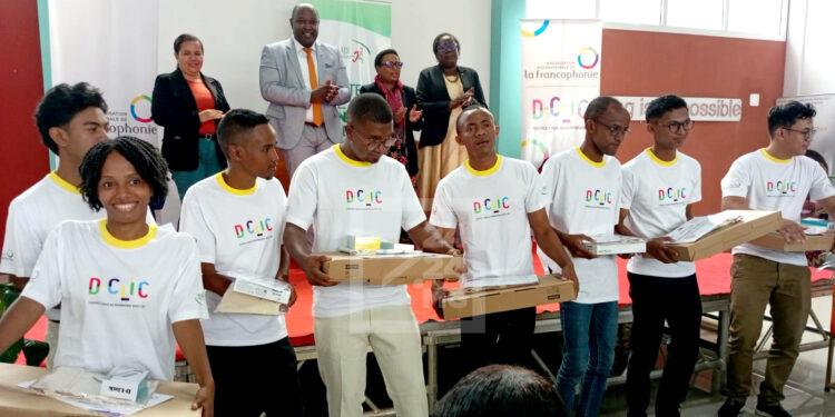 11 jeunes formés aux métiers du numérique par l’OIF certifiés et dotés de matériel informatique au QG Tanora Ankorondrano
